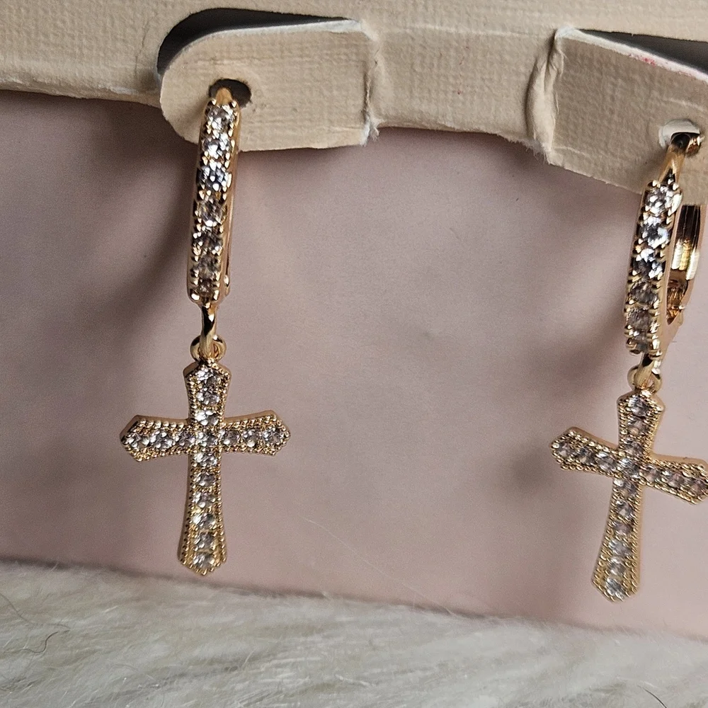 Heavenly Aura Earrings - Picture 4 of 5